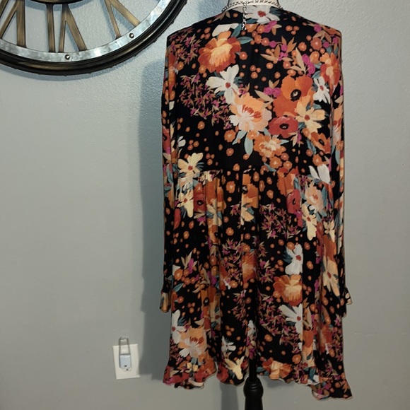 RACHEL ZOE OVERSIZED BUTTON DOWN SMOCK TOP. - Picture 8 of 8